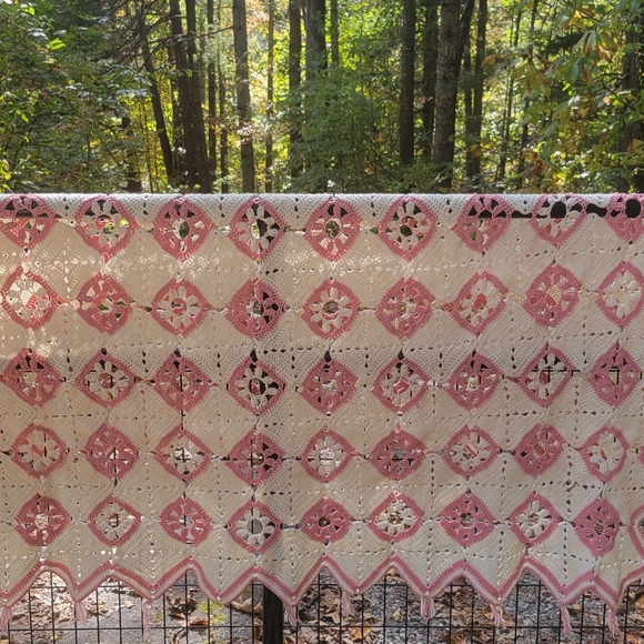 Vintage Handmade Crochet Flower Granny Square Afghan, large throw Blanket - Picture 5 of 7